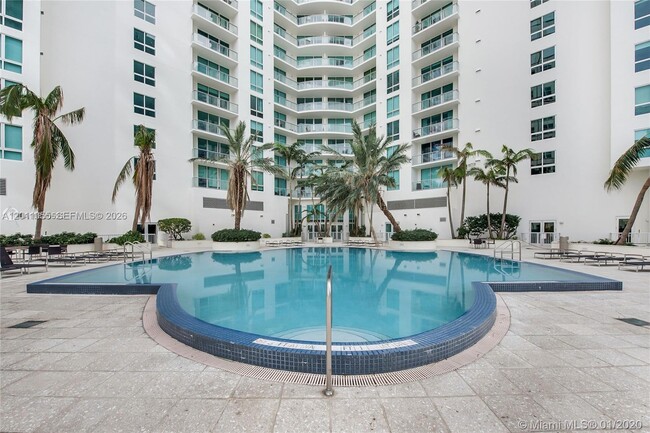 Building Photo - 300 S Biscayne Blvd