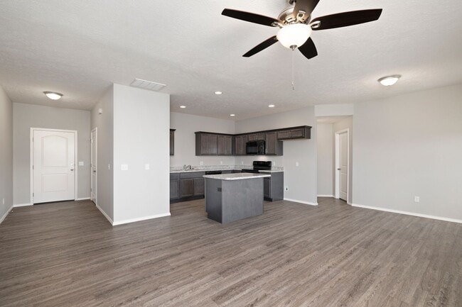 Building Photo - Newer 3 bedroom duplex in Republic!