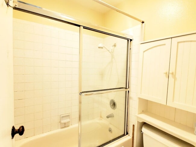 Building Photo - Lovely 1 bedroom at Shelter Creek