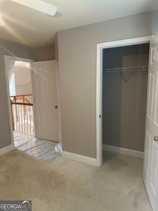 Building Photo - 711 Pine Grove Cir