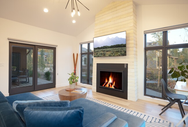 Building Photo - 425 Mail Cabin Dr