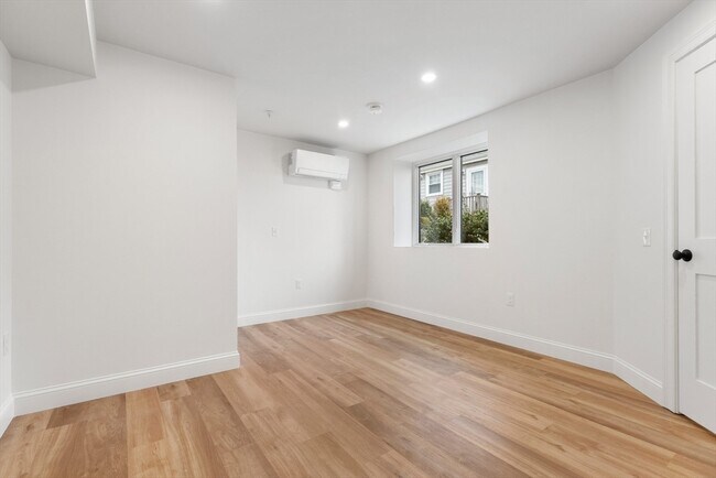 Building Photo - 32 Beacon St