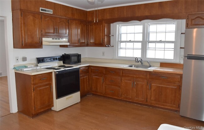 Building Photo - 69 Melrose Ave