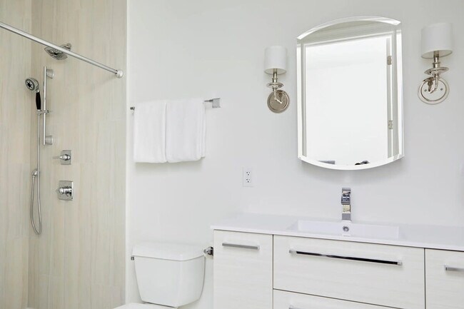 Building Photo - 800 Gravier St