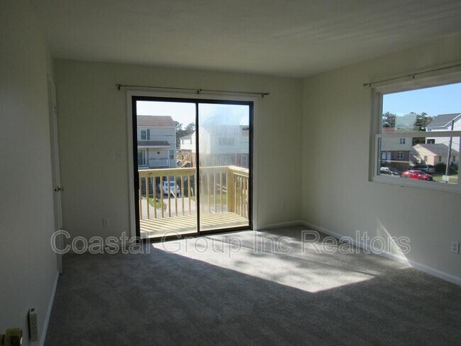 Building Photo - 9518 18th Bay St