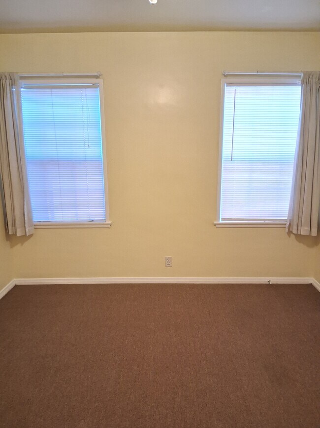 Building Photo - 2724 W Caldwell St