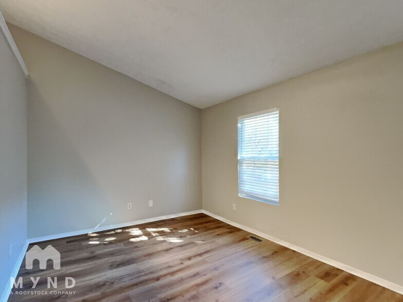 Building Photo - 404 Wedgewood Way