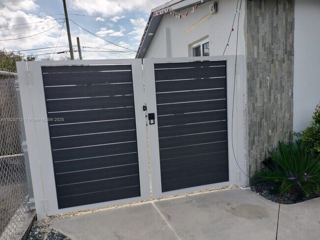 Primary Photo - 10450 SW 149th Terrace