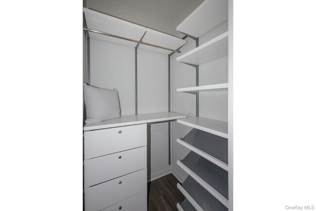 Building Photo - 422 Charles Pond Dr