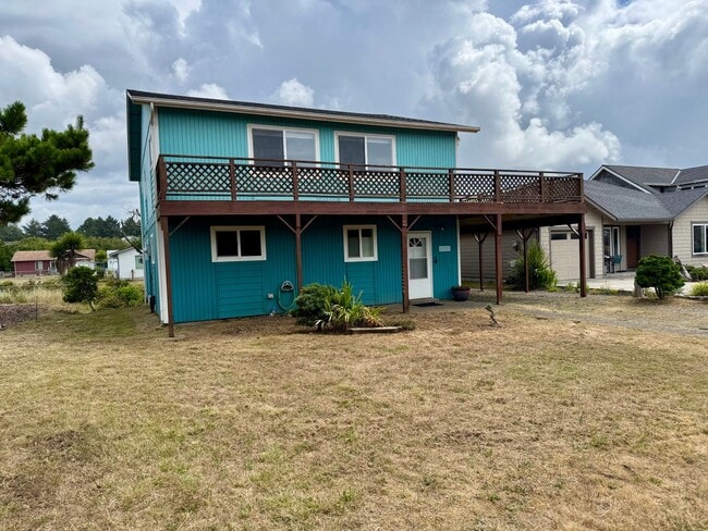 Building Photo - Ocean Park 2-Story Home, Deck with Views, Separate Living Spaces