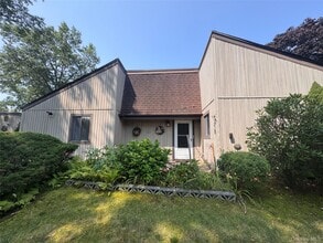 Building Photo - 20 Strathmore Gate Dr