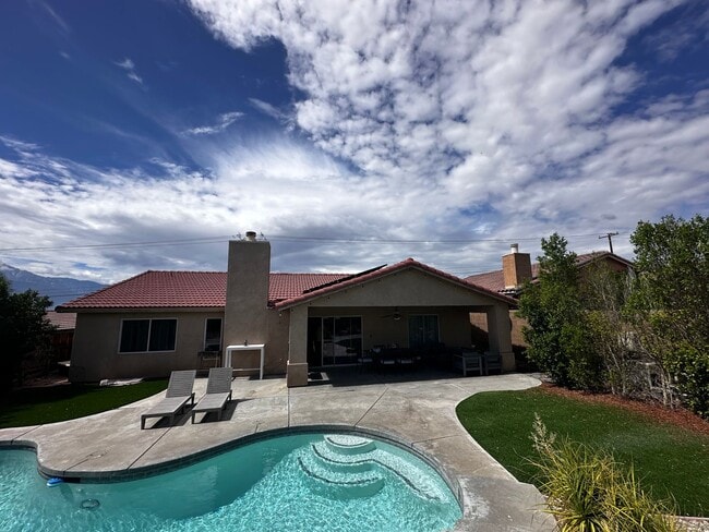 Building Photo - 12800 Miracle Hill Rd