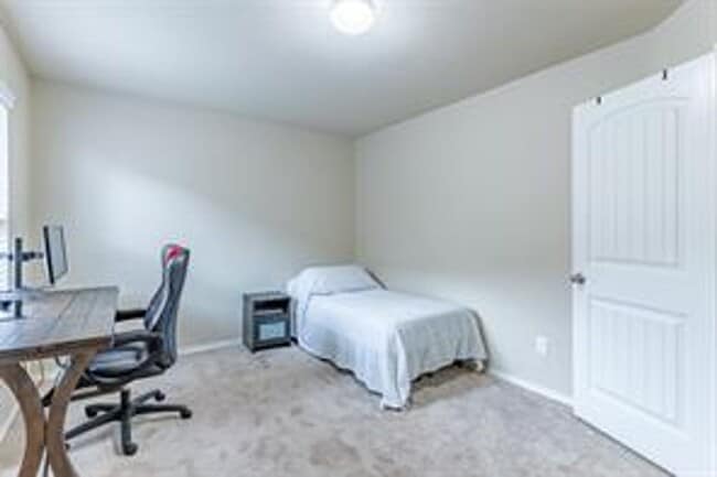 Building Photo - Single-family beautiful home has 5 bedroom...