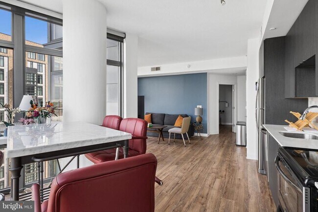 Building Photo - 460 New York Ave NW