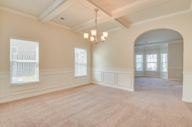 Building Photo - 5014 Vine Ln