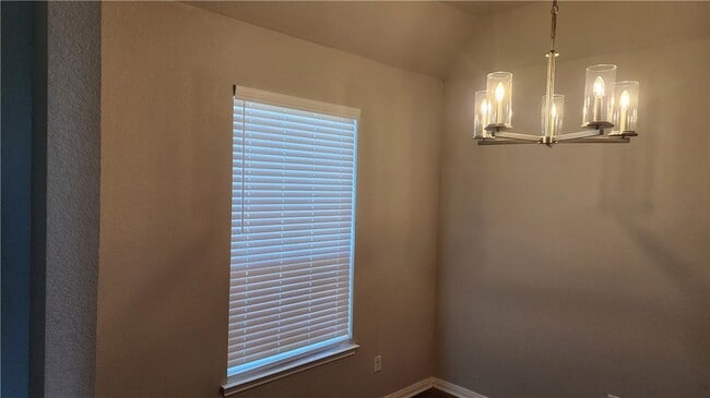 Building Photo - 2006 Theresa Dr