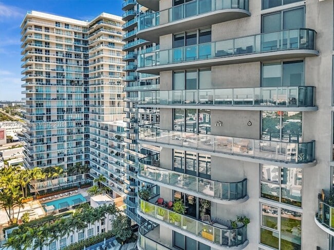 Building Photo - 121 NE 34th St