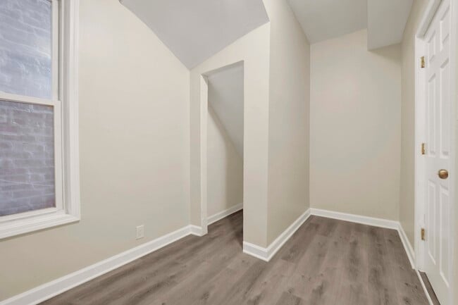 Building Photo - 3651 S Archer Ave