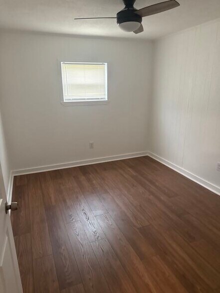 Room1 - 1032 Oak Ave