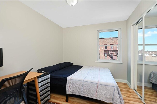 Building Photo - 413-415 9th St