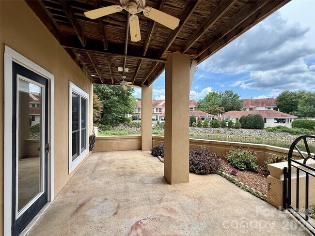Building Photo - 18009 Kings Point Dr