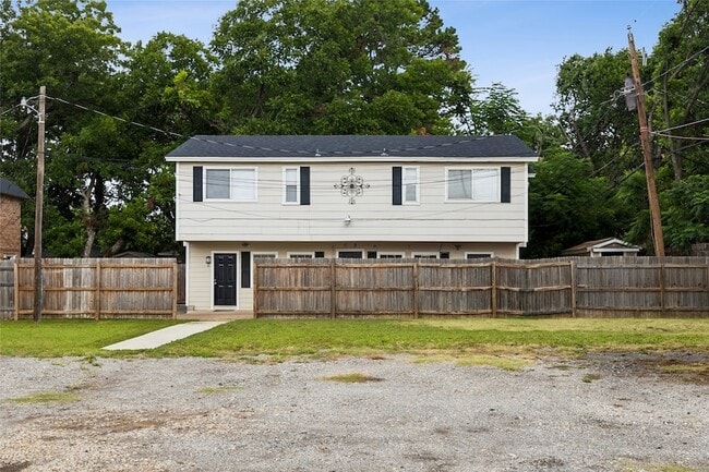 Building Photo - 313 E Mitchell St
