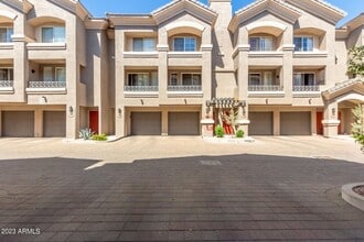Building Photo - Amazing Townhome in Gated Community!