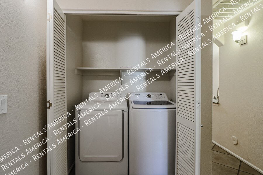 Building Photo - 16070 W Kendall St