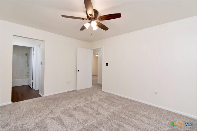 Building Photo - 1405 Oak Park Ln