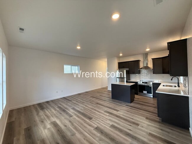 Building Photo - Beautiful 3 Bed/2 Bath Duplex - W/S/G Included - $500 off Special
