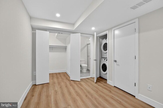 Building Photo - 1702 Point Breeze Ave