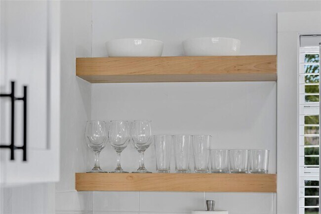 Building Photo - 1921 Fern Ave