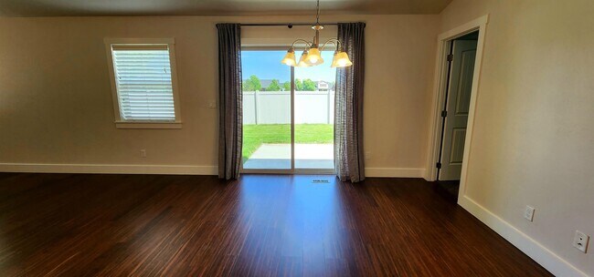 Building Photo - 5140 W Brunmier Dr