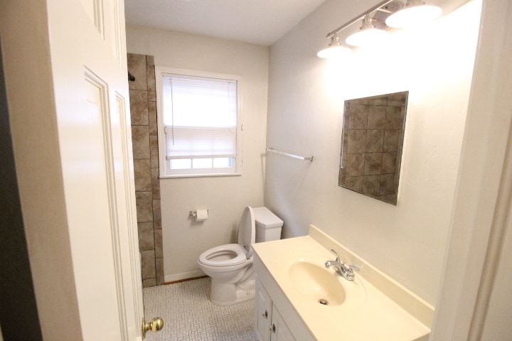 Building Photo - 2436 Huntleigh Dr