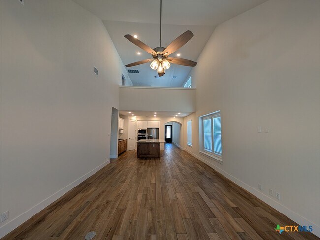 Building Photo - 1052 Easy Gruene