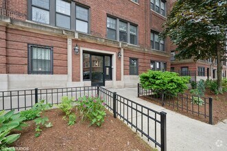 Building Photo - 733 W Waveland Ave
