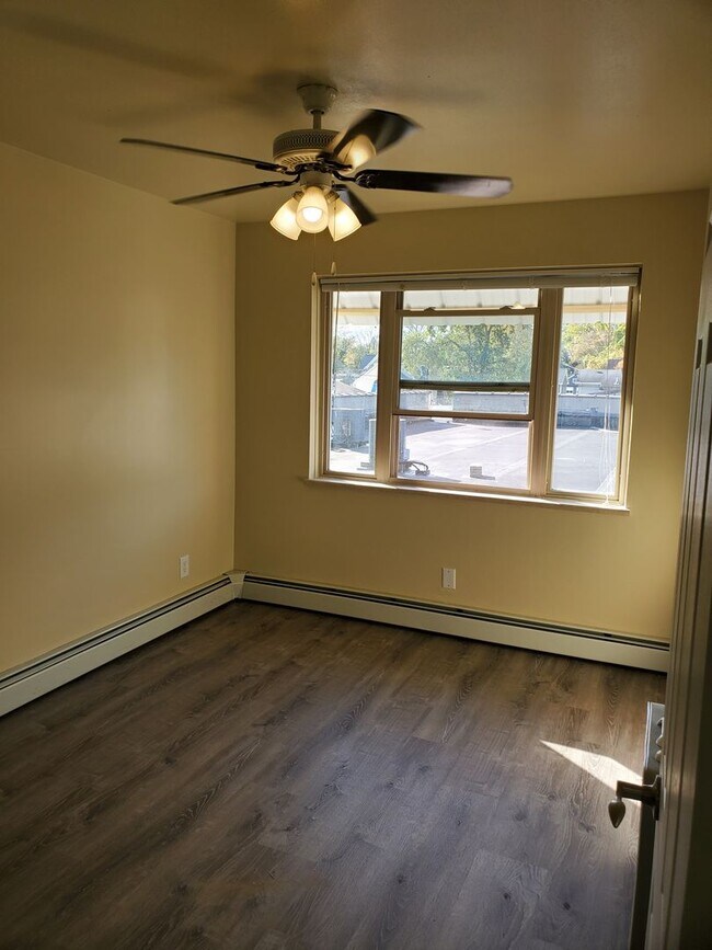 Primary Photo - recently updated 2 bedroom apartment in downtown Appleton
