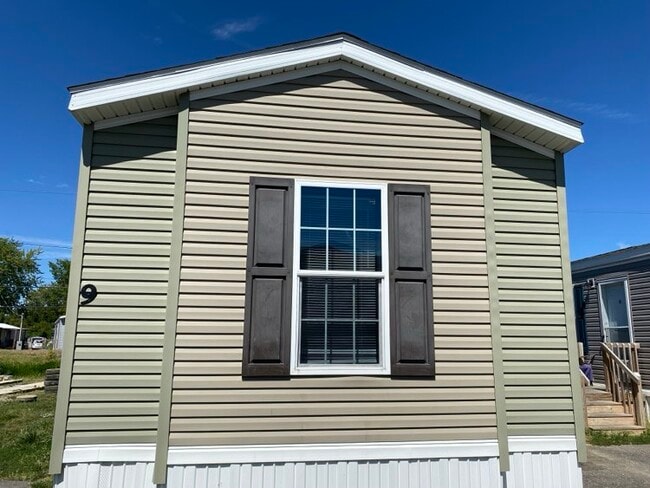 Building Photo - 10694 State Rte 762