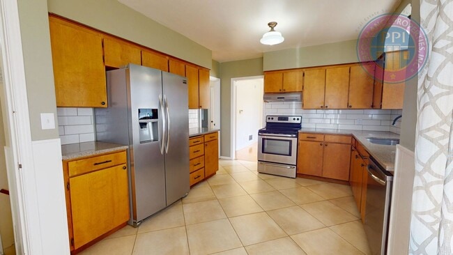 Building Photo - North Portland Living at Its Best | 2 Bed, 1 Bath!