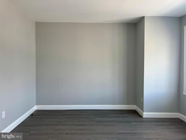 Building Photo - 2128 W 65th Ave