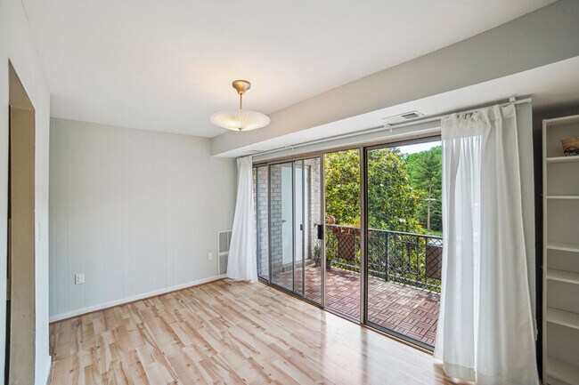 Building Photo - 12200 Braxfield Ct