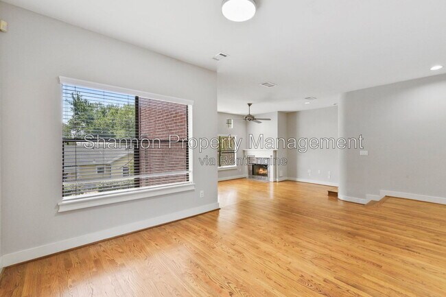 Building Photo - 1604 Reinerman St