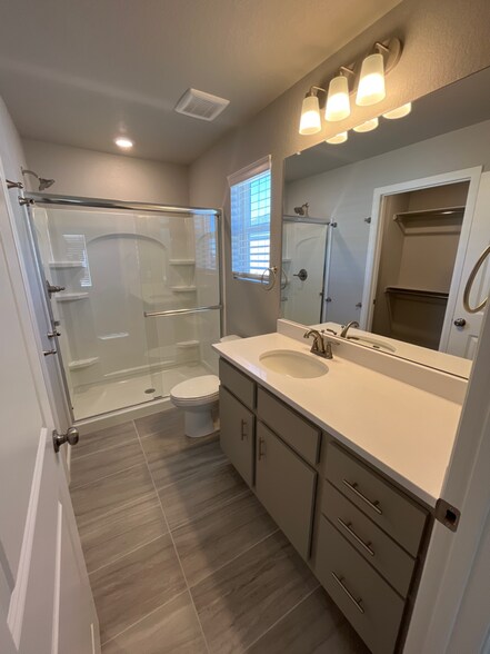Building Photo - 9246 Henson Pl