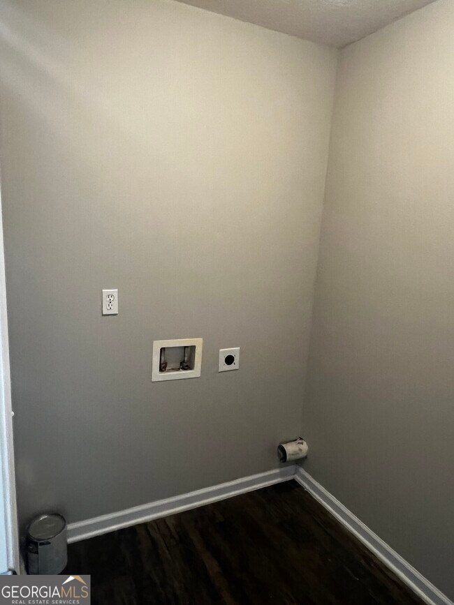 Building Photo - 214 Brooklet Cir