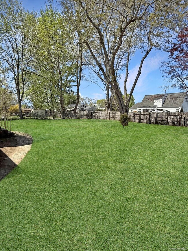 Building Photo - 13 Winston Ln