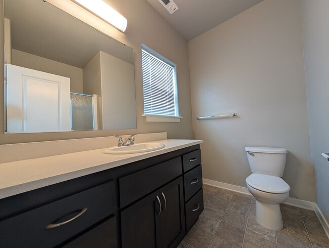 Building Photo - Great 3 bedroom/ 2.5 bathroom duplex- Near...