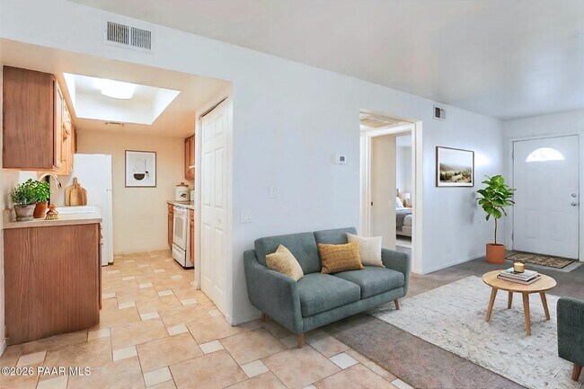 Building Photo - 455 W Kelso St