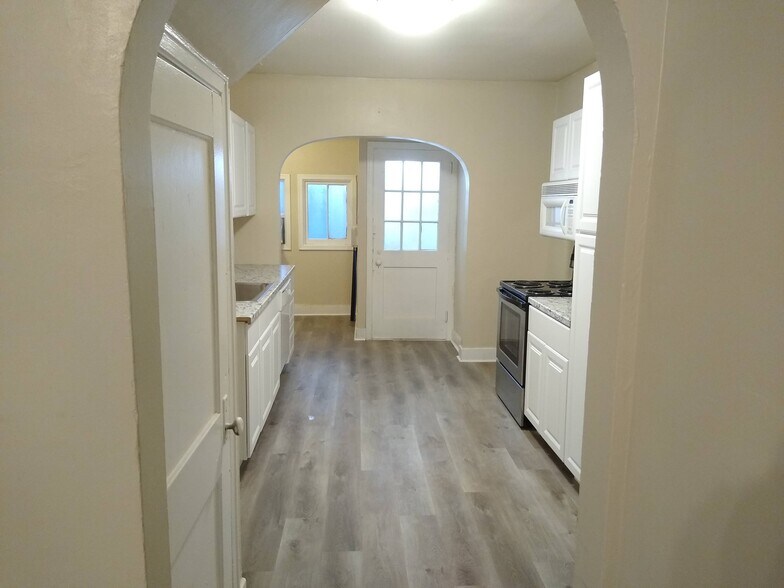 Building Photo - 2329 Van Buren Ave