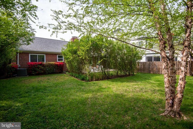 Building Photo - 5107 Bradley Blvd