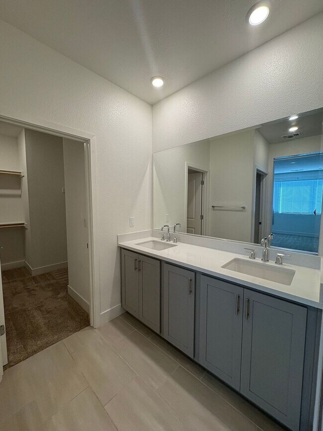 Building Photo - 1831 Lilac Ct